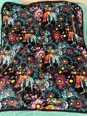 Luxuriant Home Death And Flowers 4’ X 5’ Silky Soft Reversible Throw